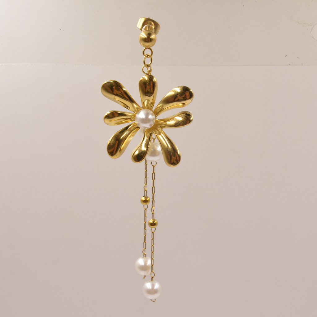 Gardenia Pearl Drop Earring