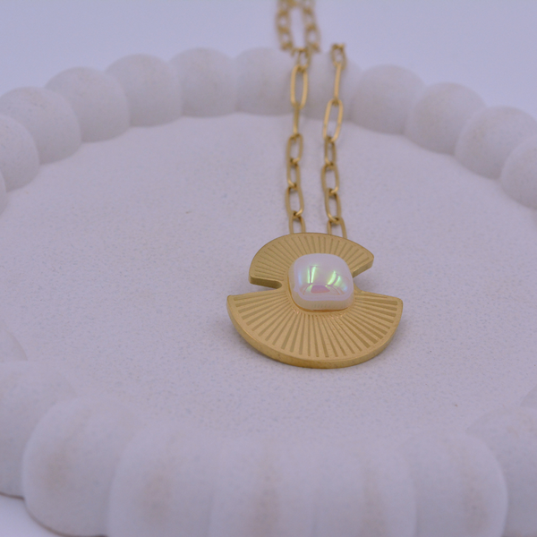 Solid Pendant With Chain