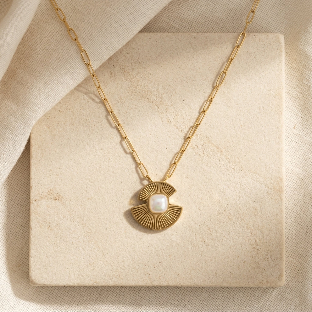 Solid Pendant With Chain