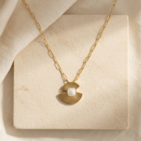 Solid Pendant With Chain