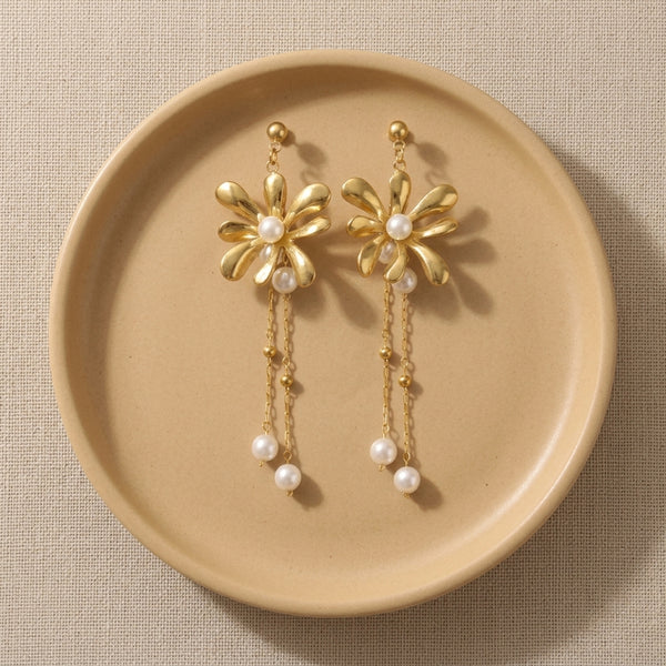 Gardenia Pearl Drop Earring