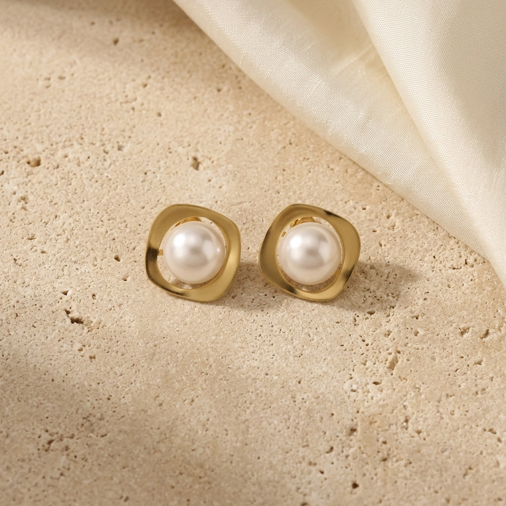 Round Pearl Earring