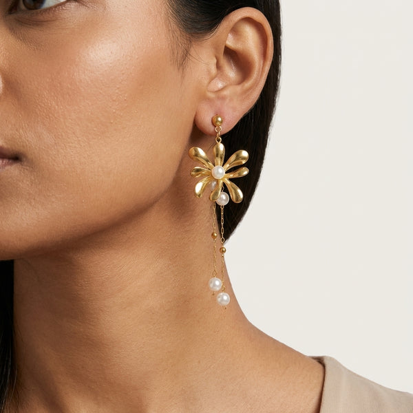 Gardenia Pearl Drop Earring