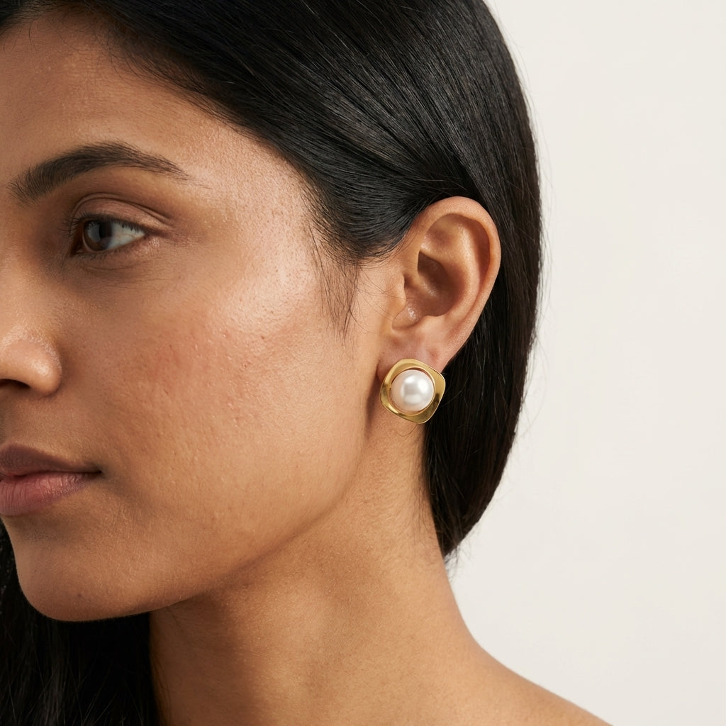Round Pearl Earring